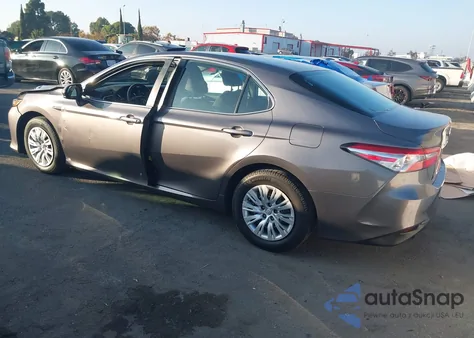 2018 Toyota Camry Hybrid Le z USA, uszkodzony, nr VIN 4T1B31HKXJU501866